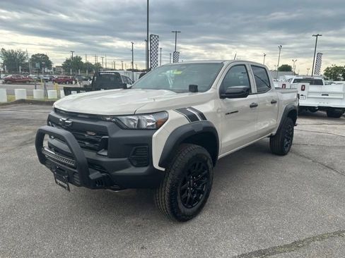 New 2026 Chevrolet Colorado Trail Boss w/ Off-Road Front Bumper Package AWD/4WD image 7