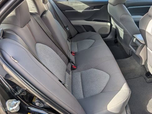 Used 2018 Toyota Camry LE image 5