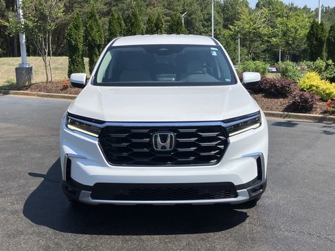 Used 2025 Honda Pilot EX-L image 3