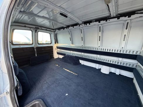 Used 2018 Chevrolet Express 2500 image 15