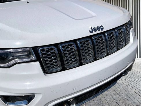 Used 2020 Jeep Grand Cherokee Overland AWD/4WD image 28