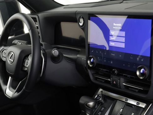 Used 2025 Lexus GX 550 image 23