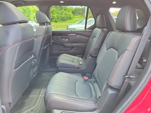 Used 2025 Honda Pilot TrailSport image 11