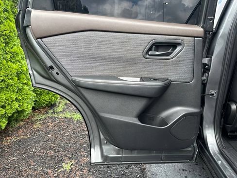 Used 2021 Nissan Rogue S FWD image 9