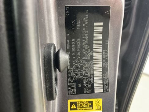 Used 2019 Toyota Highlander XLE FWD image 35