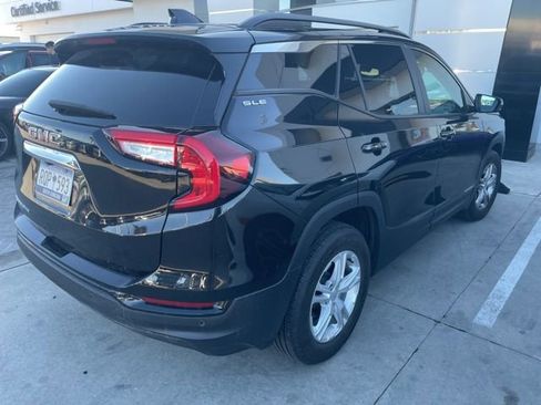 Used 2024 GMC Terrain SLE w/ Driver Convenience Package image 4