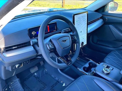 Used 2022 Ford Mustang Mach-E Select image 19