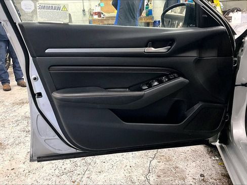 Used 2023 Nissan Altima 2.5 SR w/ SR Premium Package image 26