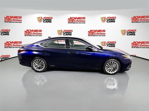 Used 2022 Lexus ES 300h w/ Luxury Package image 19