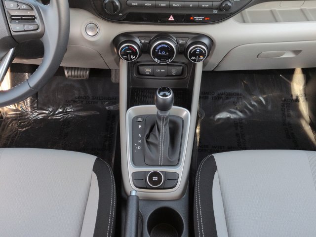 Used 2024 Hyundai Venue SEL FWD image 19