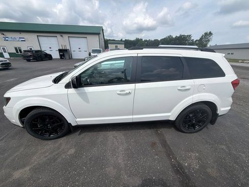 Used 2019 Dodge Journey SE w/ Connectivity Group FWD image 3