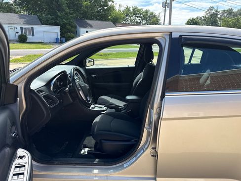 Used 2013 Chrysler 200 Touring FWD image 10