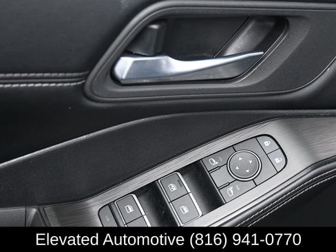 Used 2025 Nissan Rogue SL FWD image 17
