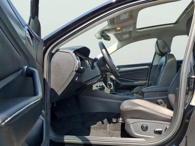 Certified 2023 Volkswagen Jetta SE FWD image 14