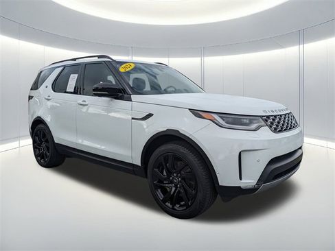 Used 2025 Land Rover Discovery S image 3