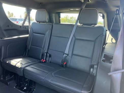 Used 2023 Chevrolet Suburban Premier image 17