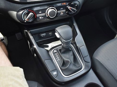 Used 2025 Kia Soul LX w/ LX Technology Package FWD image 18