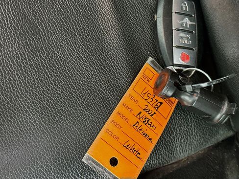 Used 2008 Nissan Altima 3.5 SL w/ Technology Pkg FWD image 25