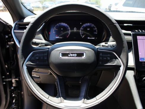 New 2025 Jeep Grand Cherokee Limited image 16