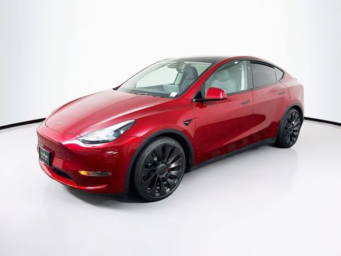 Used 2024 Tesla Model Y Performance image 3