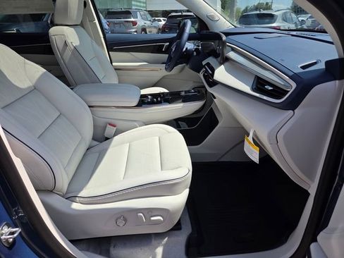 New 2026 Buick Enclave Avenir w/ Super Cruise Package FWD image 16