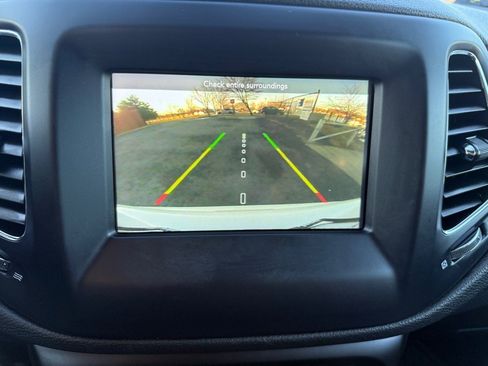 Certified 2021 Jeep Compass Latitude w/ Convenience Group image 21