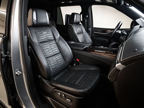 Used 2024 Cadillac Escalade Sport Platinum w/ LPO, ONYX Package AWD/4WD image 29