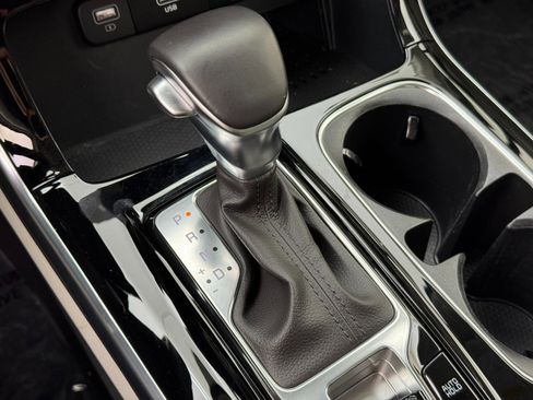 Used 2024 Kia Carnival SX Prestige image 33