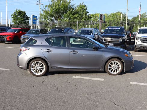 Used 2013 Lexus CT 200h w/ Premium Pkg w/Backup Camera FWD image 11