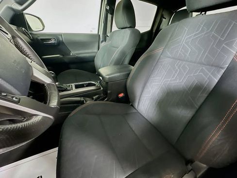 Used 2019 Toyota Tacoma TRD Sport image 22