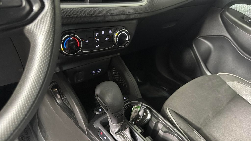 Used 2025 Chevrolet TrailBlazer LS w/ LS Convenience Package FWD image 22