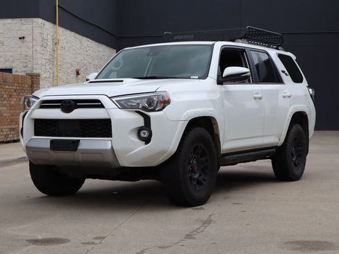 Used 2023 Toyota 4Runner TRD Off-Road Premium AWD/4WD image 2