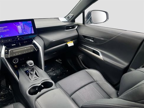 Used 2024 Toyota Venza Limited image 24