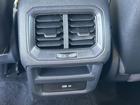 Used 2022 Volkswagen Taos SE image 23