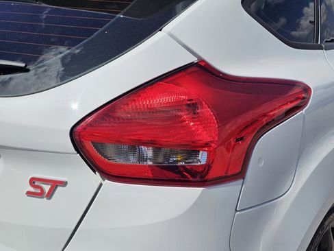 Used 2017 Ford Focus ST FWD image 9