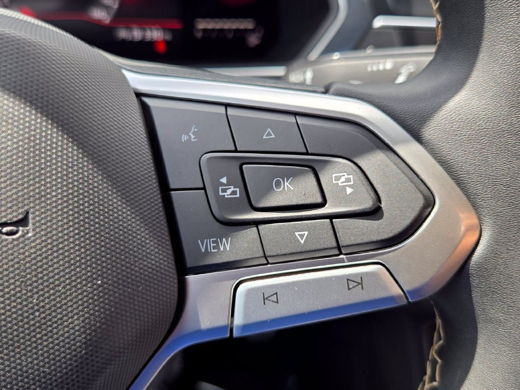 Certified 2023 Volkswagen Tiguan SE R-Line FWD image 28
