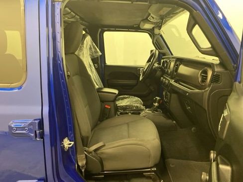 Used 2018 Jeep Wrangler Unlimited Sport image 24