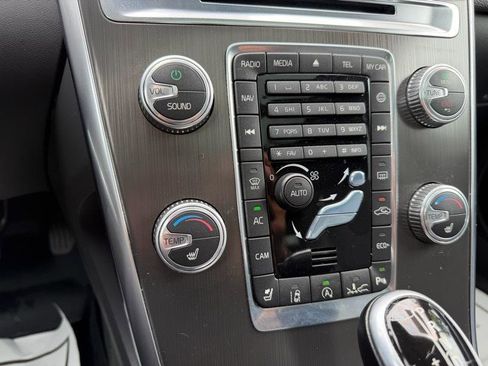 Used 2015 Volvo XC60 T5 Platinum image 46