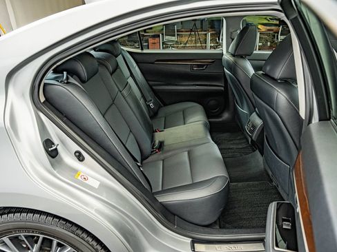 Used 2018 Lexus ES 350 w/ Premier Package FWD image 36