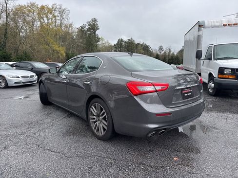 Used 2018 Maserati Ghibli Base image 2
