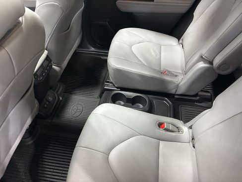 Used 2021 Toyota Highlander Platinum image 39