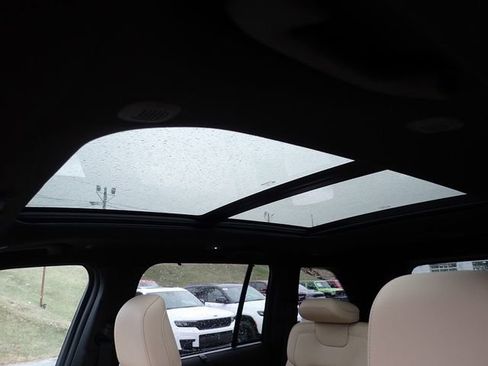 New 2025 Jeep Grand Cherokee Limited w/ Luxury Tech Group II image 18