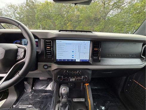 Used 2022 Ford Bronco Badlands w/ Sasquatch Package AWD/4WD image 11