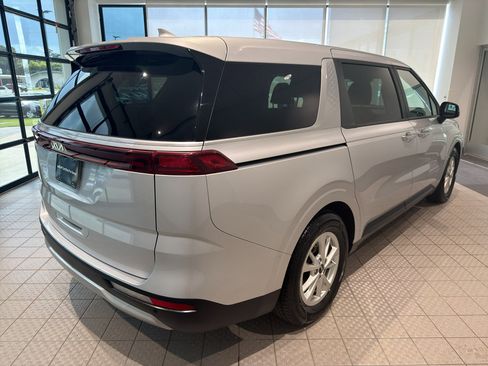 Used 2023 Kia Carnival LX FWD image 5