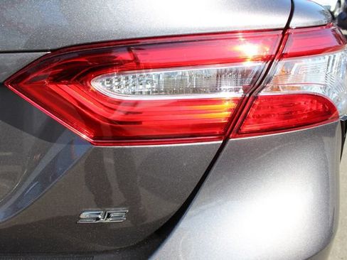 Used 2020 Toyota Camry SE FWD image 15