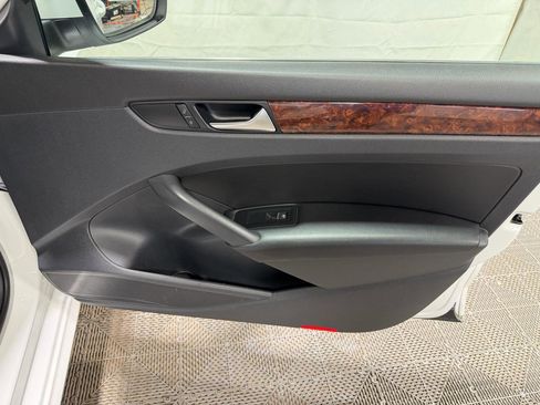 Used 2013 Volkswagen Passat TDI SEL Premium FWD image 14