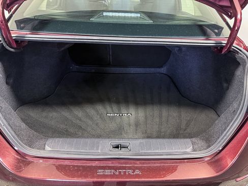Certified 2020 Nissan Sentra SV FWD image 32