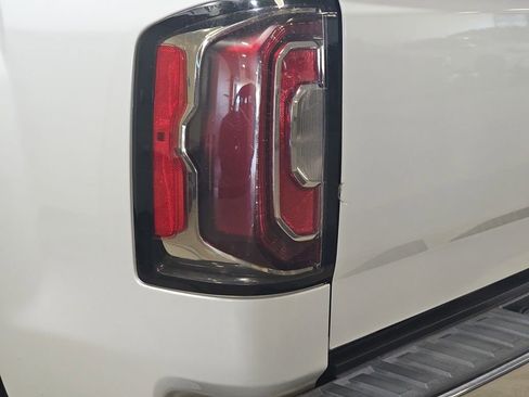 Used 2018 GMC Sierra 1500 SLT w/ Suspension Package, Off-Road image 37