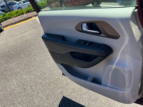 Used 2017 Chrysler Pacifica LX FWD image 20