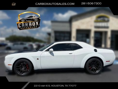 Used 2020 Dodge Challenger R/T Scat Pack RWD image 2